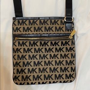 MICHAEL KORS CROSSBODY